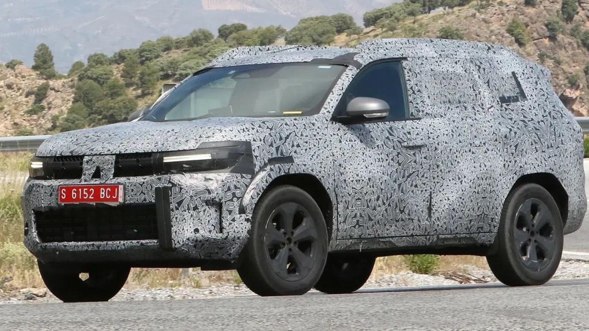 new-dacia-bigster-suv-spotted-during-testing