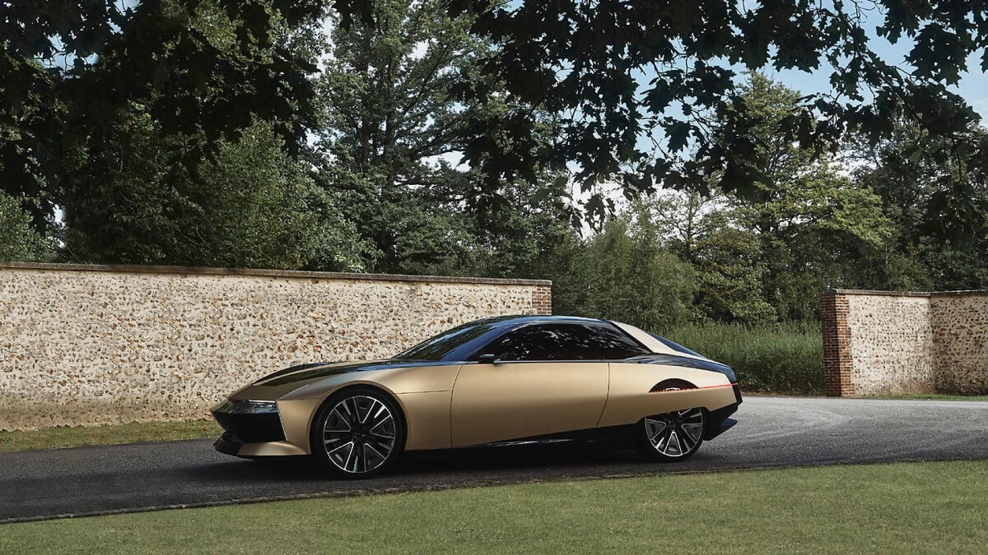 DS SM Tribute Concept: A Masterpiece of Automotive Innovation