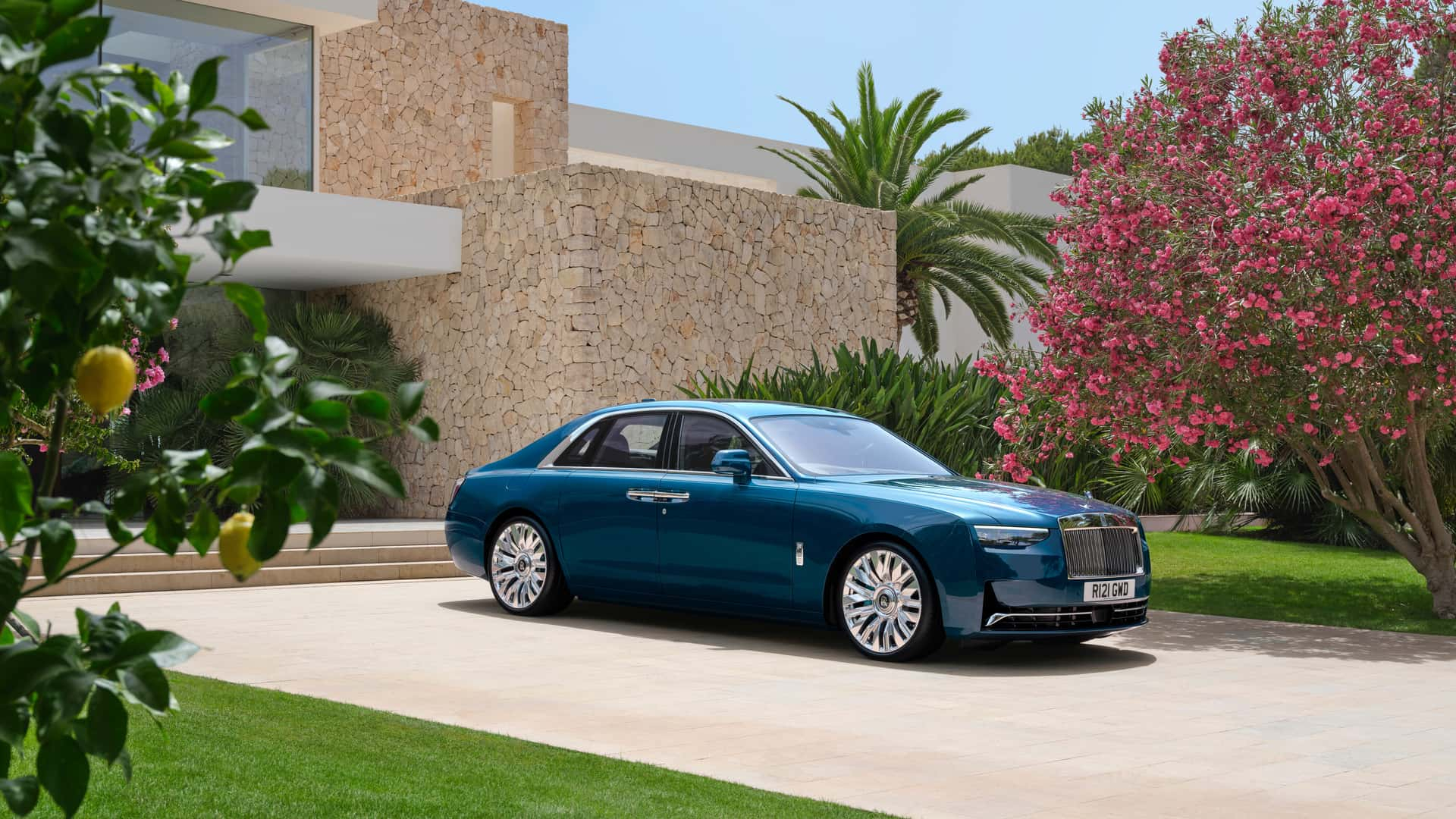 2025 Rolls-Royce Ghost Series II: A Masterpiece of Luxury and Innovation